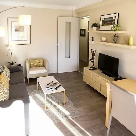 Steps Away From Martinez And Beach Apartament
