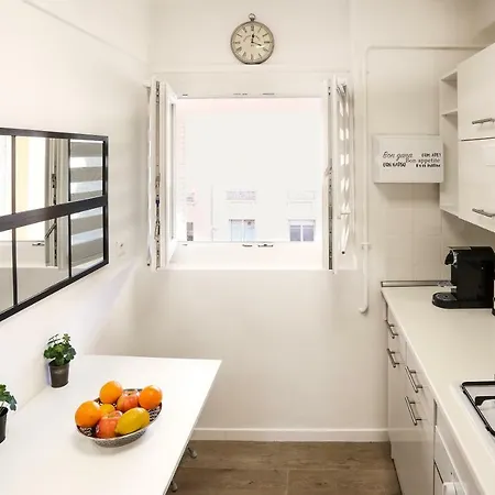 Steps Away From Martinez And Beach Apartament